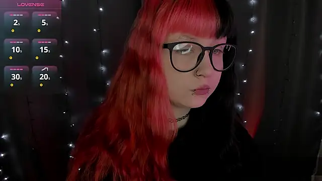 t0riayun0 online show from February 9, 2026, 7:34 pm