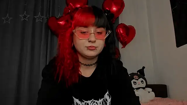 t0riayun0 online show from February 19, 2025, 7:05 pm