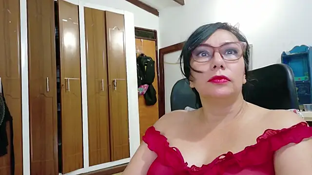 hottplay online show from May 8, 2026, 12:03 am
