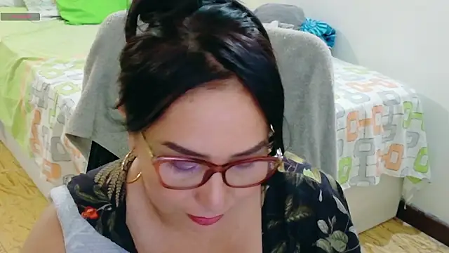 Snapshot of hottplay chatting on March 15, 2026, 6:26 pm hottplay online show from March 15, 2026, 6:26 pm