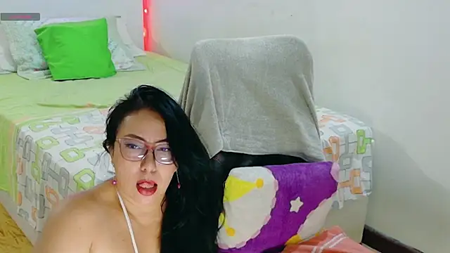 Snapshot of hottplay chatting on March 12, 2026, 3:49 pm hottplay online show from March 12, 2026, 3:49 pm