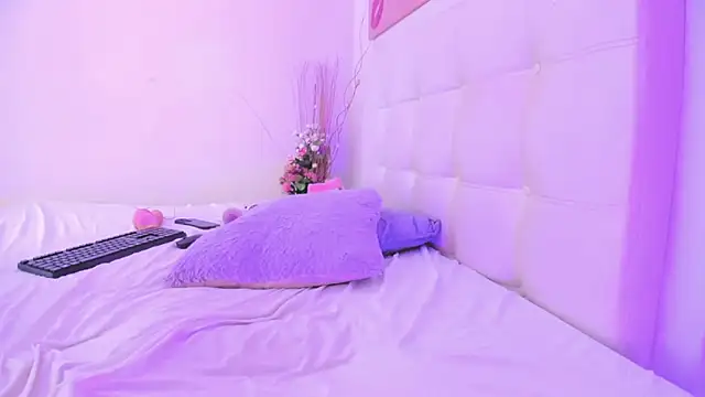 Lulu exotic1 online show from December 17, 2025, 9:42 pm