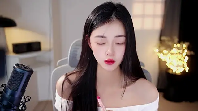 Ocean--Lili online show from July 21, 2026, 2:18 pm