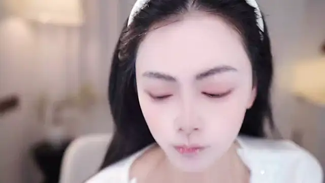 Ocean--Lili online show from October 22, 2025, 2:05 pm