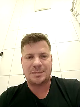 Ujlaki online show from February 3, 2026, 11:43 pm