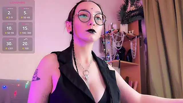 Jinhee Noir online show from December 13, 2025, 8:04 pm