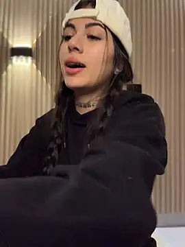 Snapshot of Sarasanders_4 chatting on March 6, 2026, 3:45 am Sarasanders 4 online show from March 6, 2026, 3:45 am