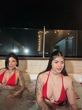 Snapshot of Sarasanders_4 chatting on February 15, 2026, 6:14 am Sarasanders 4 online show from February 15, 2026, 6:14 am