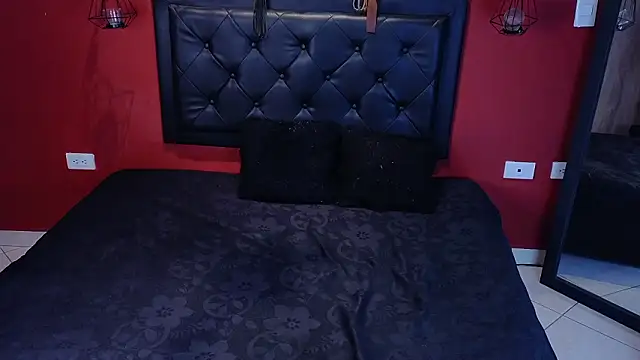 poisonrougex online show from February 16, 2026, 3:32 pm