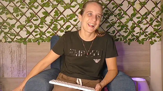 LadyChantale online show from October 10, 2025, 2:07 pm