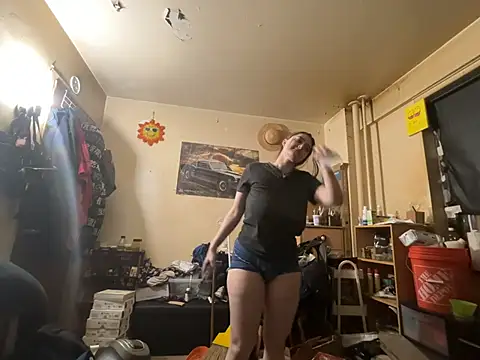 Snapshot of Snowbunnycake_131 chatting on March 1, 2026, 6:13 am Snowbunnycake 131 online show from March 1, 2026, 6:13 am