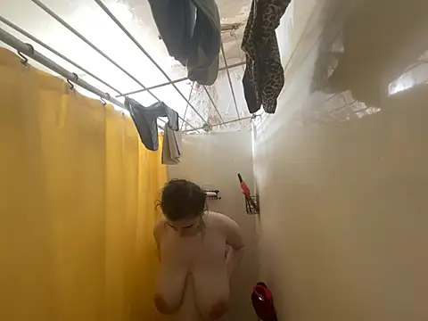 Snapshot of Snowbunnycake_131 chatting on February 17, 2026, 8:33 am Snowbunnycake 131 online show from February 17, 2026, 8:33 am