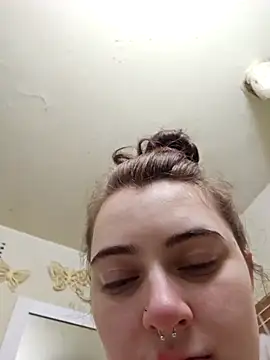 Snowbunnycake 131 online show from September 18, 2025, 1:14 pm