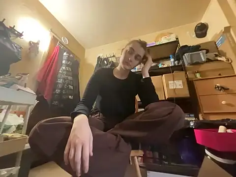 Snowbunnycake 131 online show from May 26, 2026, 11:25 pm