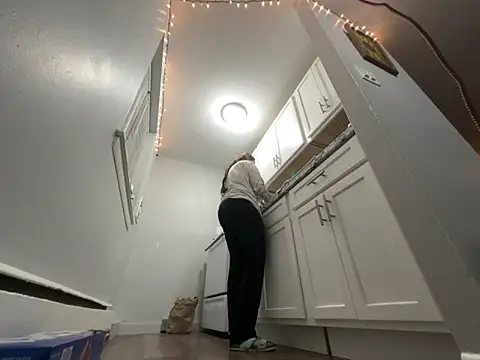 Snowbunnycake 131 online show from November 5, 2025, 2:36 am