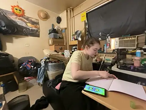 Snapshot of Snowbunnycake_131 chatting on March 18, 2026, 3:03 pm Snowbunnycake 131 online show from March 18, 2026, 3:03 pm