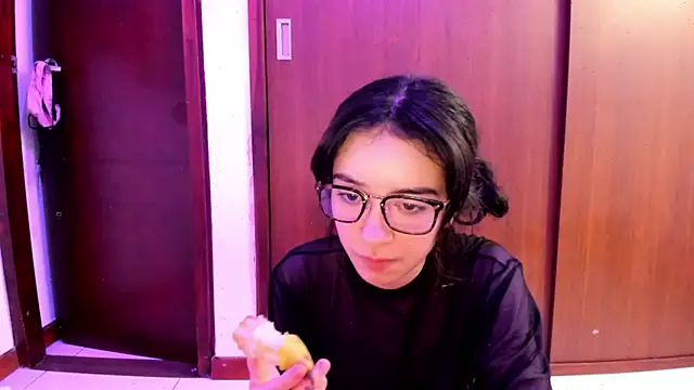  Lunnaa  online show from February 2, 2025, 5:21 am