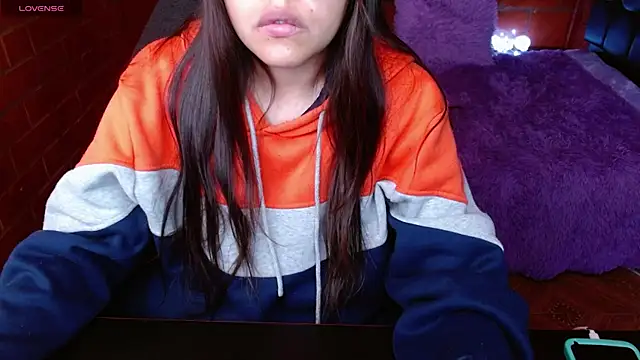 MidoriQuiinn online show from May 7, 2026, 3:26 pm