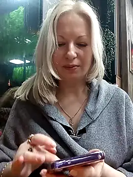 Snapshot of Arina_smiles chatting on December 27, 2024, 6:42 pm Arina smiles online show from December 27, 2024, 6:42 pm