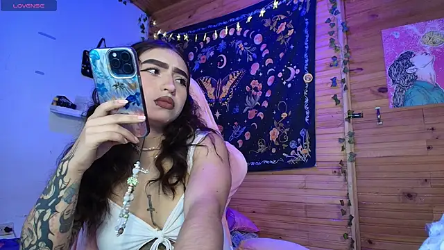 valenor  online show from September 9, 2025, 1:38 am