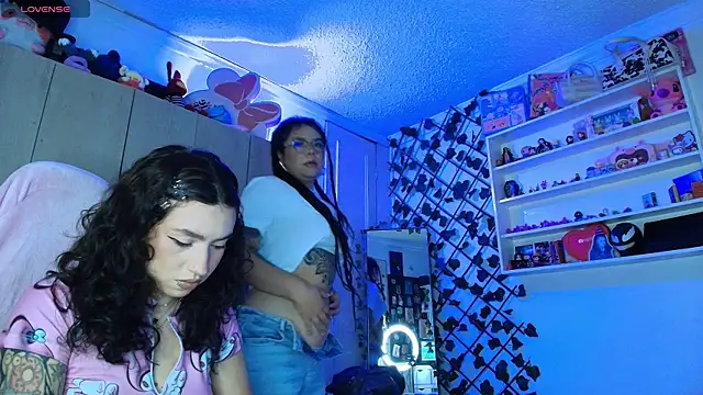 Snapshot of valenor_ chatting on May 16, 2026, 4:11 am valenor online show from May 16, 2026, 4:11 am