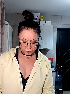 x  KHALEESI  x online show from October 7, 2025, 12:39 pm