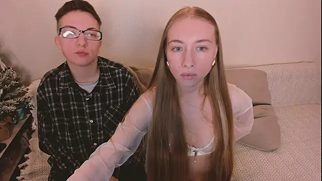 Snapshot of secret_dreams__ chatting on January 18, 2026, 5:49 pm secret dreams online show from January 18, 2026, 5:49 pm