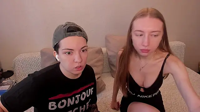 Snapshot of secret_dreams__ chatting on February 17, 2025, 9:46 am secret dreams online show from February 17, 2025, 9:46 am