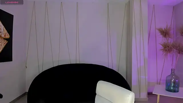 NiaHolland online show from January 18, 2026, 5:38 pm