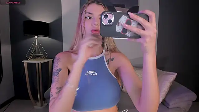 NiaHolland online show from September 14, 2025, 11:16 pm