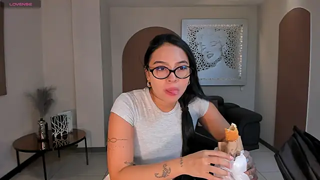 Snapshot of MollyJones_ chatting on July 31, 2026, 12:26 pm MollyJones online show from July 31, 2026, 12:26 pm