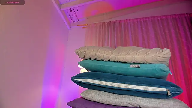 hot booty  online show from March 13, 2025, 4:16 am