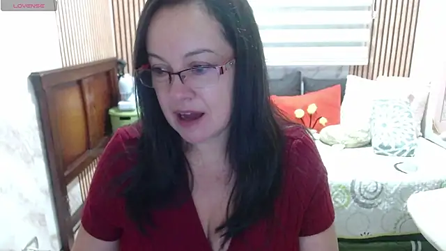 Sonialorens  online show from June 5, 2026, 12:55 pm