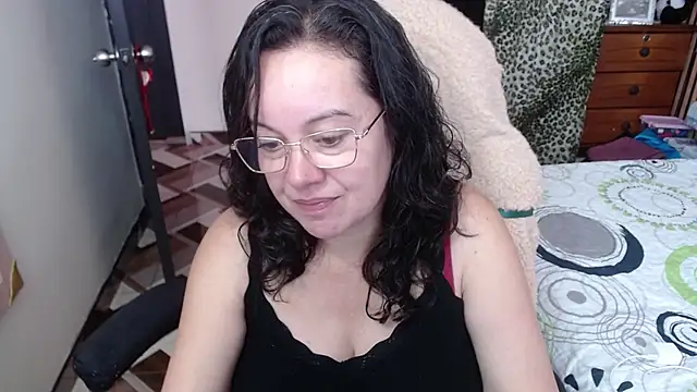 Sonialorens  online show from December 16, 2025, 2:43 pm