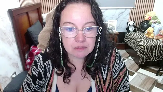 Sonialorens  online show from April 21, 2026, 4:35 pm