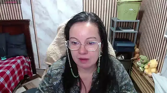 Sonialorens  online show from March 30, 2026, 11:50 pm