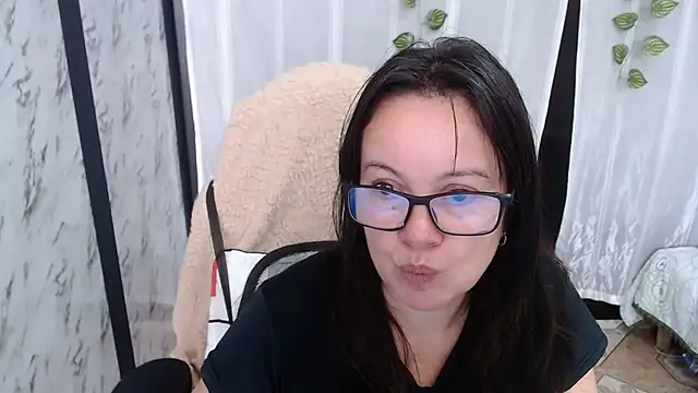 Sonialorens  online show from March 1, 2025, 4:33 pm