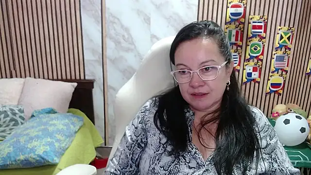 Sonialorens  online show from June 21, 2026, 7:30 pm