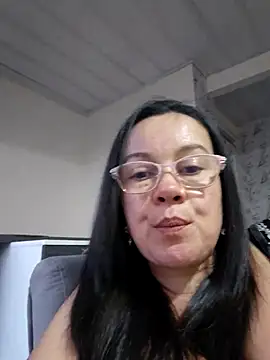 Sonialorens  online show from June 14, 2026, 11:06 pm