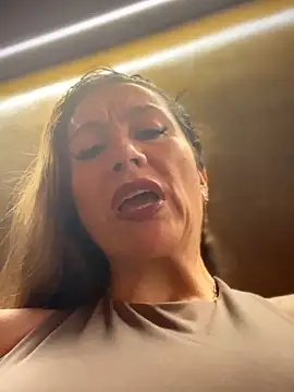 angelitasexy81 online show from April 10, 2026, 10:33 am