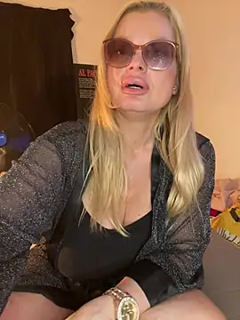 Lisavontease online show from July 19, 2026, 7:54 pm