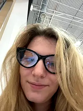 MaryHiggins online show from November 6, 2025, 1:37 pm