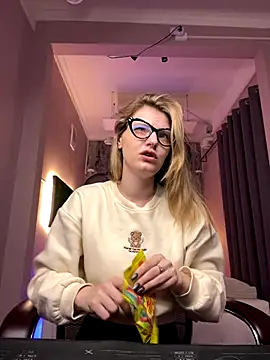 MaryHiggins online show from September 16, 2025, 12:17 pm