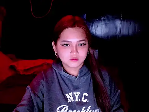 EmpressYna online show from June 15, 2026, 5:29 am