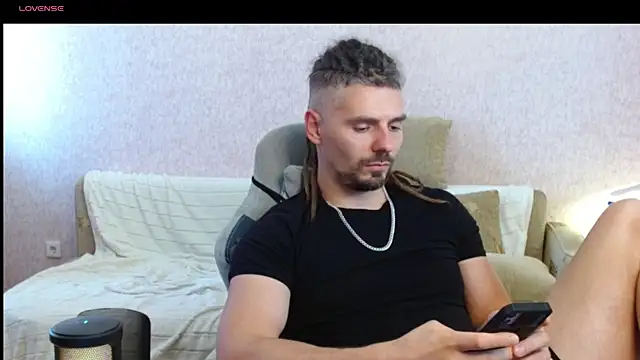 Snapshot of Aestheticguy101 chatting on August 7, 2026, 11:38 am Aestheticguy101 online show from August 7, 2026, 11:38 am