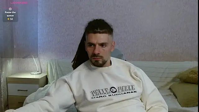 Aestheticguy101 online show from October 17, 2025, 12:40 pm