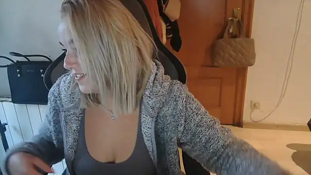 bekka   online show from October 24, 2025, 7:07 am