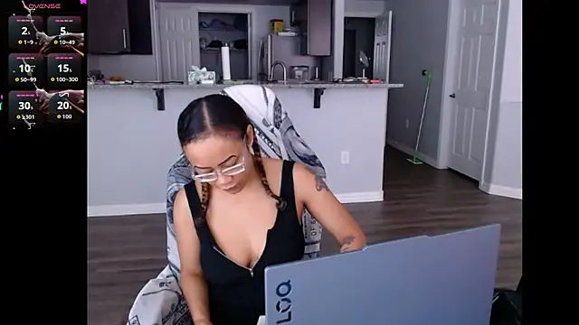 RylHoneyy online show from June 11, 2026, 8:28 pm