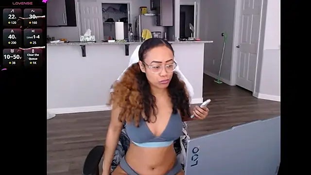RylHoneyy online show from June 25, 2026, 5:40 pm