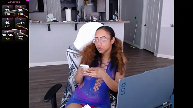 RylHoneyy online show from June 23, 2026, 7:01 pm